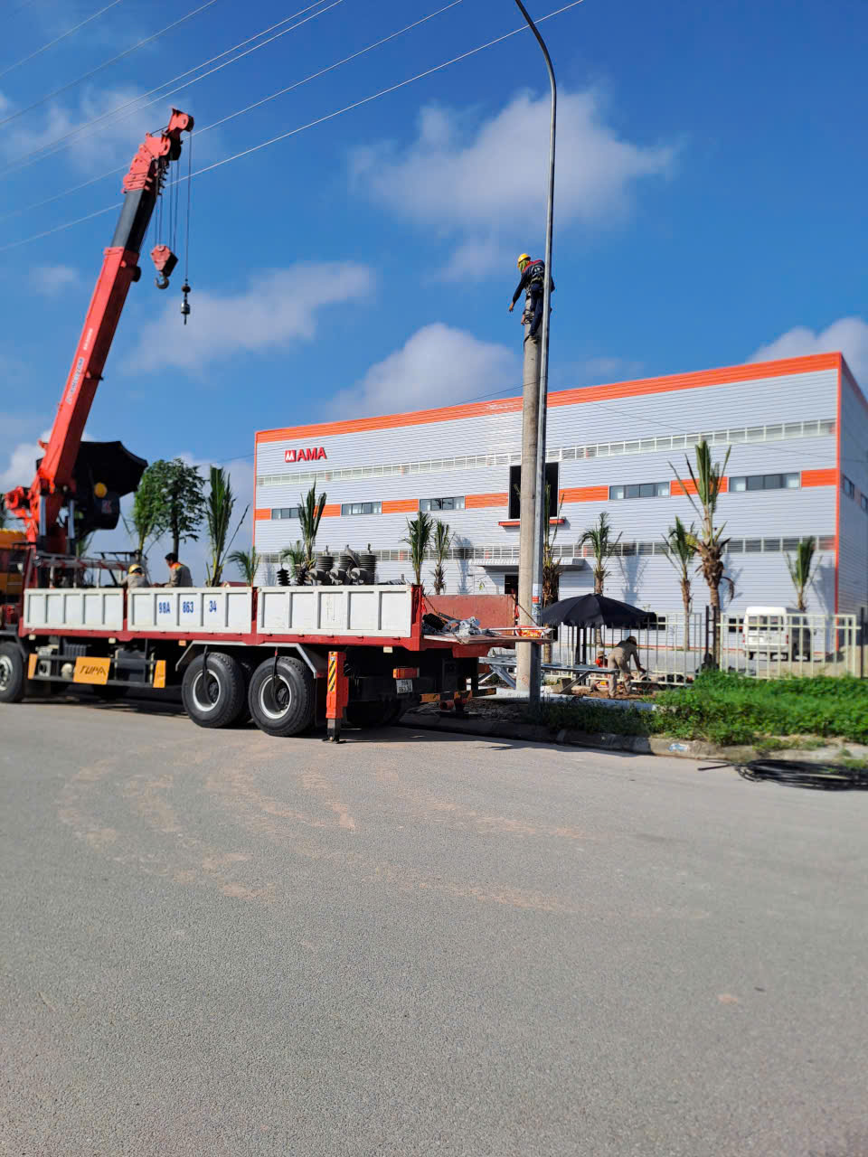 Thi công hệ thống điện tại nhà máy